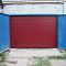 Секционные ворота Алютех в красном цвете,полотно S-гофр.