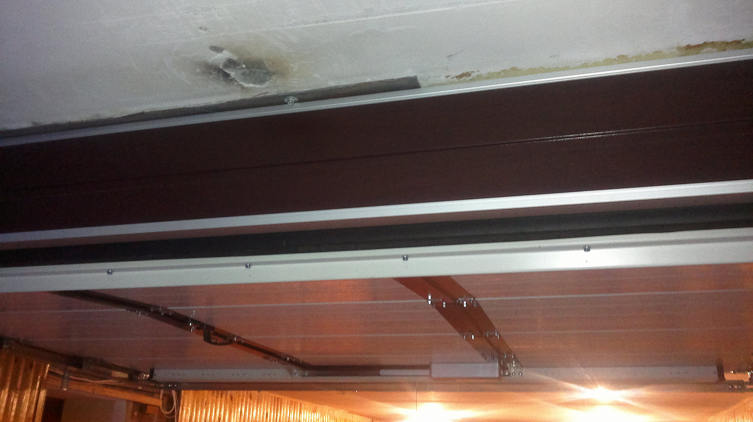 Гаражные автоматические ворота со встроенной калиткой серии Classic.