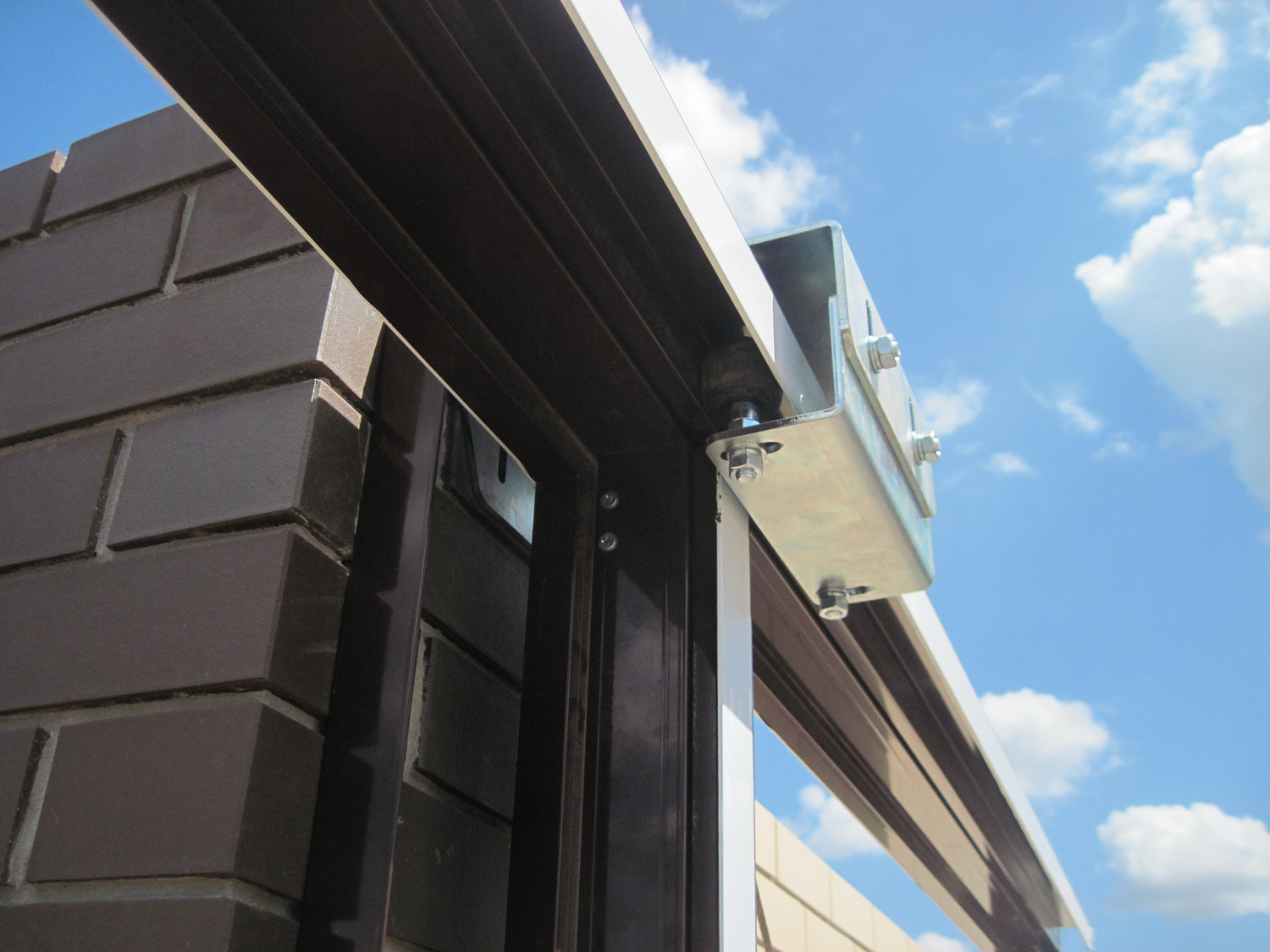 Откатные ворота и калитка серии ADS400 ALUTECH. Город Бровары