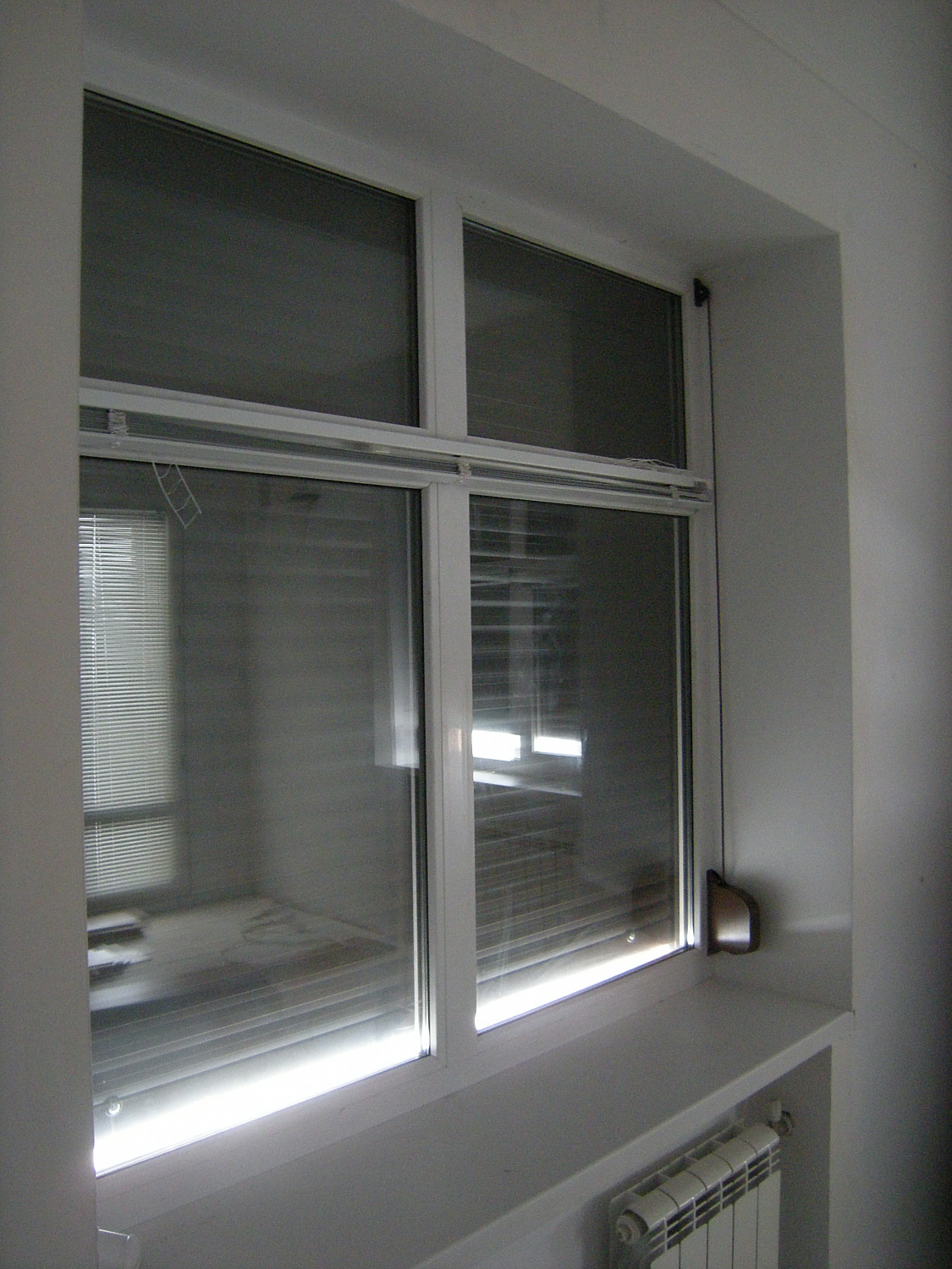 Защитные роллеты на окна. Гатное