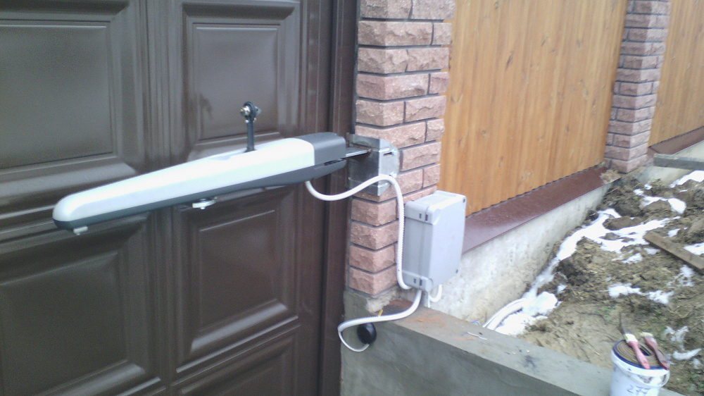 Распашные ворота производства "Каскад". с. Гореничи