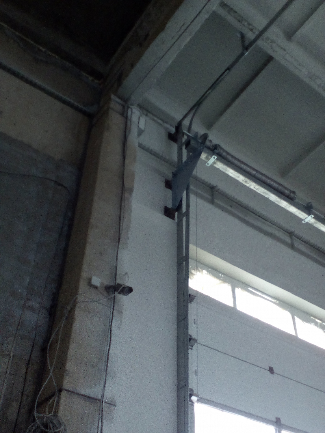 Промышленные секционные ворота Alu Therm