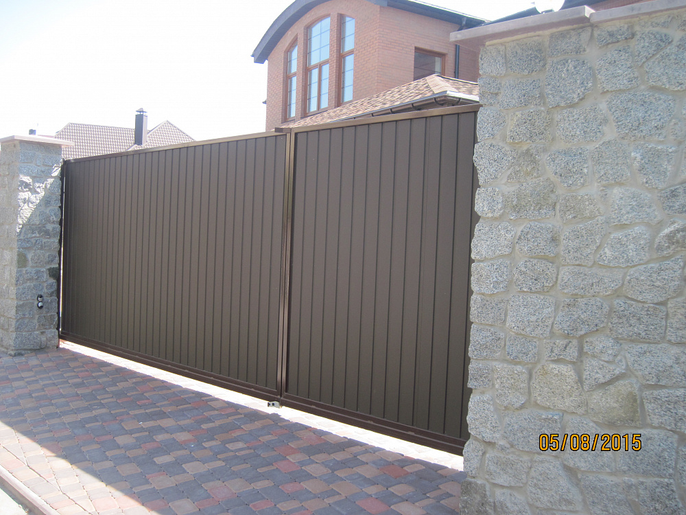 Откатные ворота, зашивка профлист ПС 10