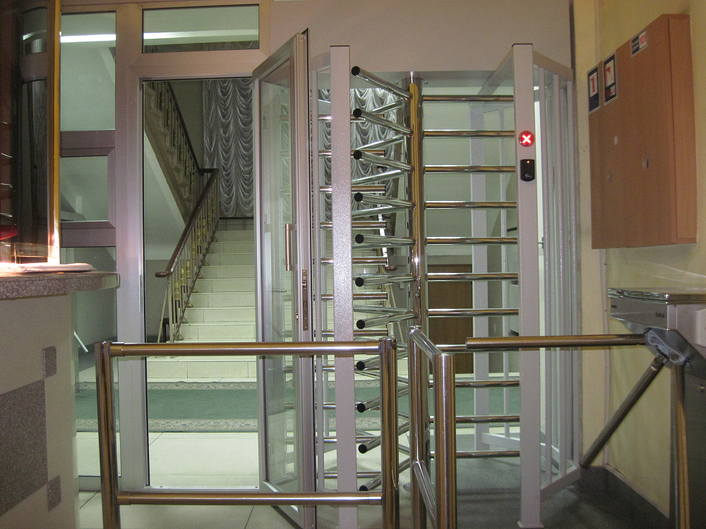 Турникет полноростовой однопроходной.Модель SESAME корпус стальной окрашенный, ротор н/ж полированный.