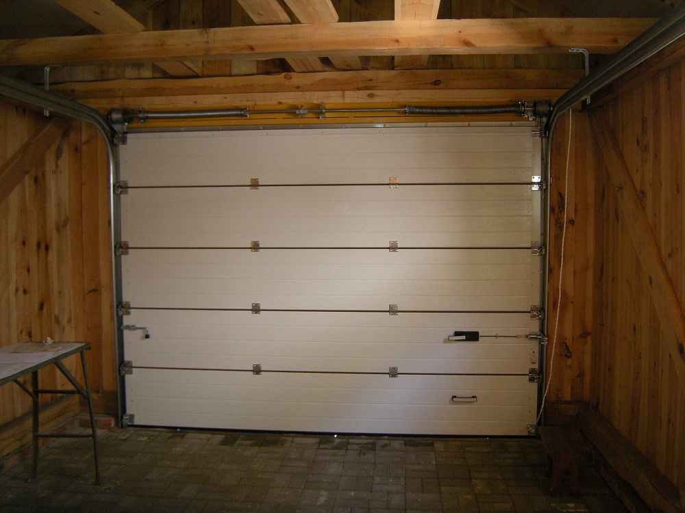 Ворота секционные м-гофр золотой дуб.