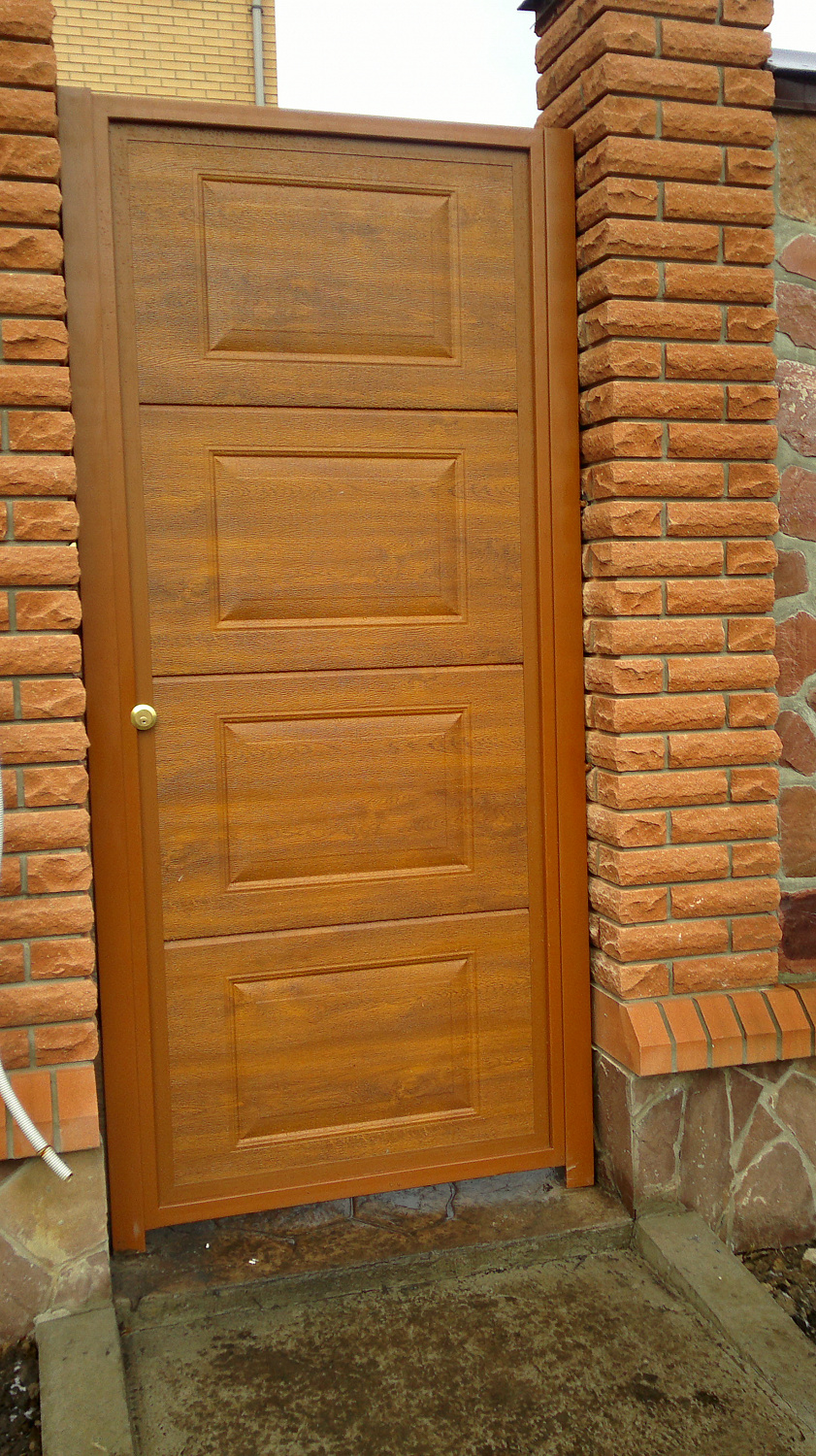 Ворота відкатні автоматичні, плюс хвіртка, заповнення сендвіч панелі фільонка золотий дуб.