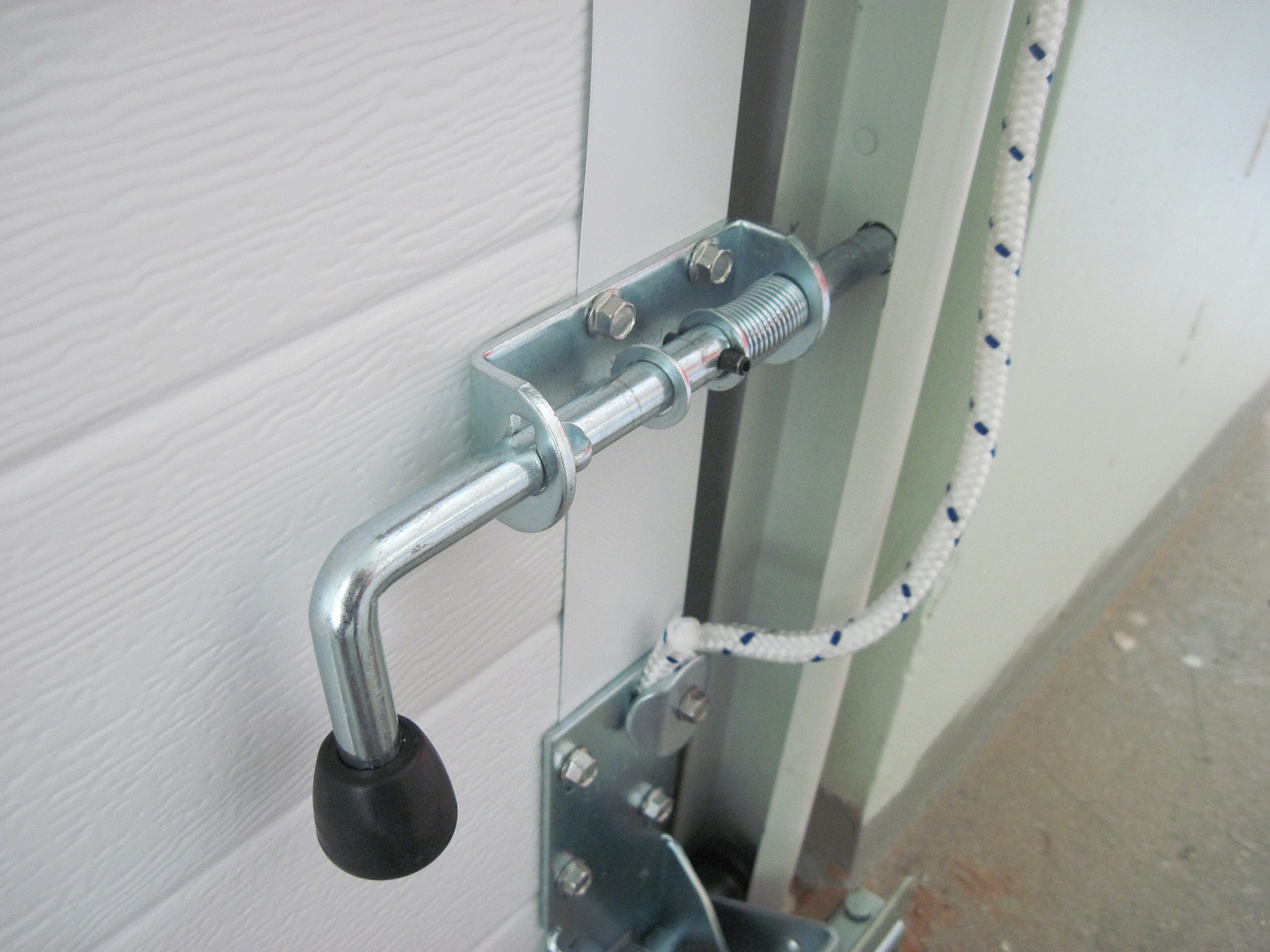 Секционные ворота Classic микроволна c антикоррозиционным покрытием. 