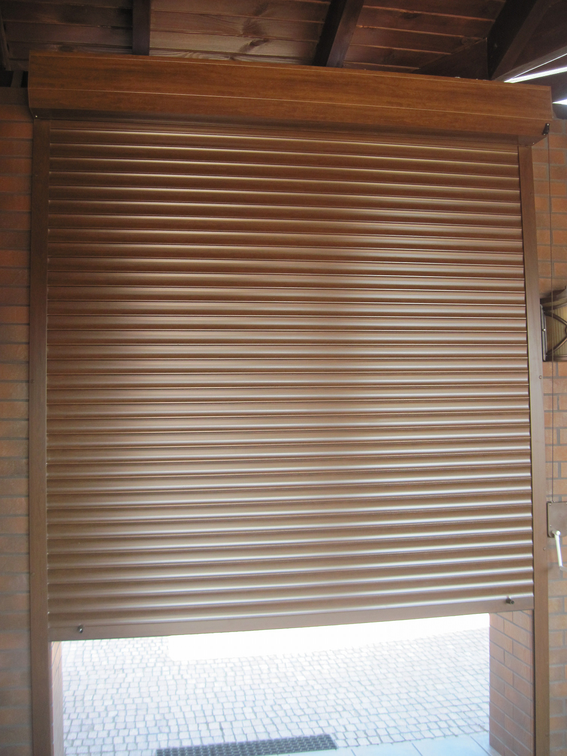 Ролети колір золотий дуб, управління укладальник для шнура редукторний.