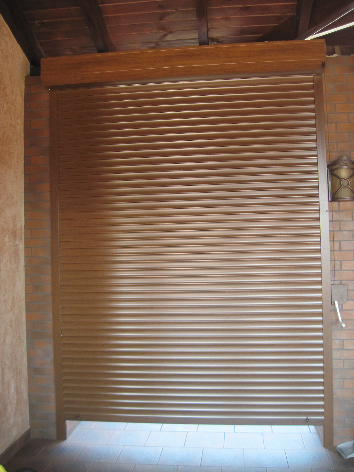 Ролети колір золотий дуб, управління укладальник для шнура редукторний.