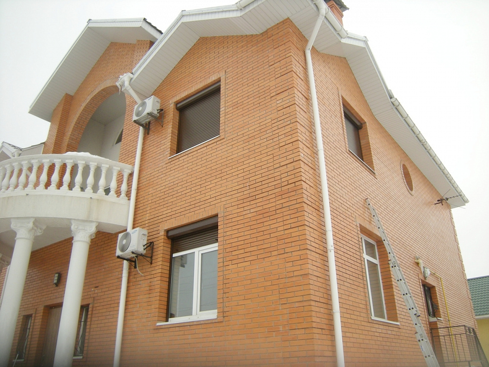 Защитные роллеты на окна. Гатное