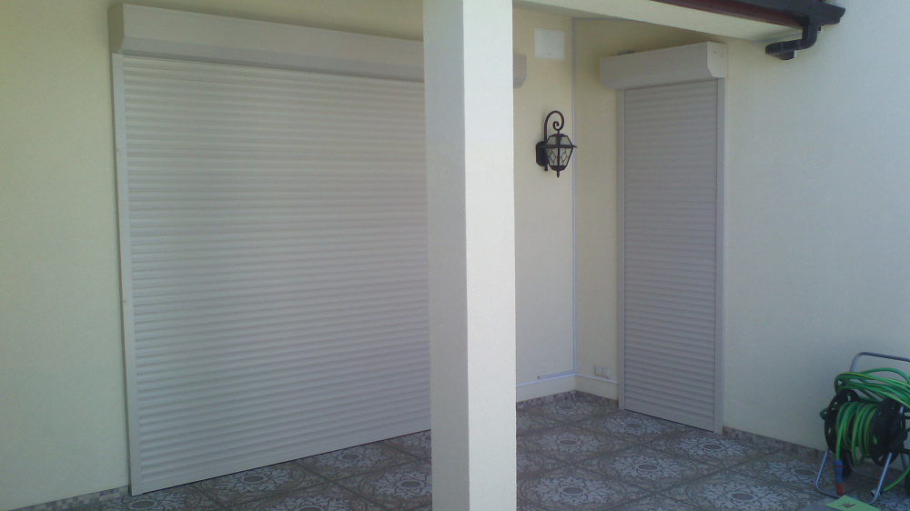 Ролети автоматичні, управління з пульта.