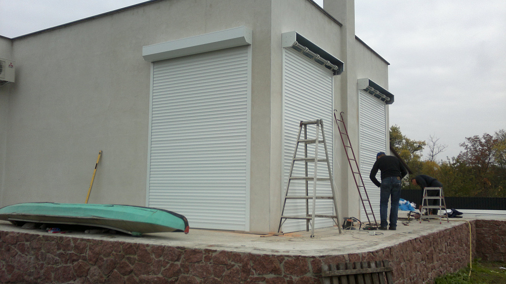 Автоматические роллеты из алюминиевого экструдированного профиля.  