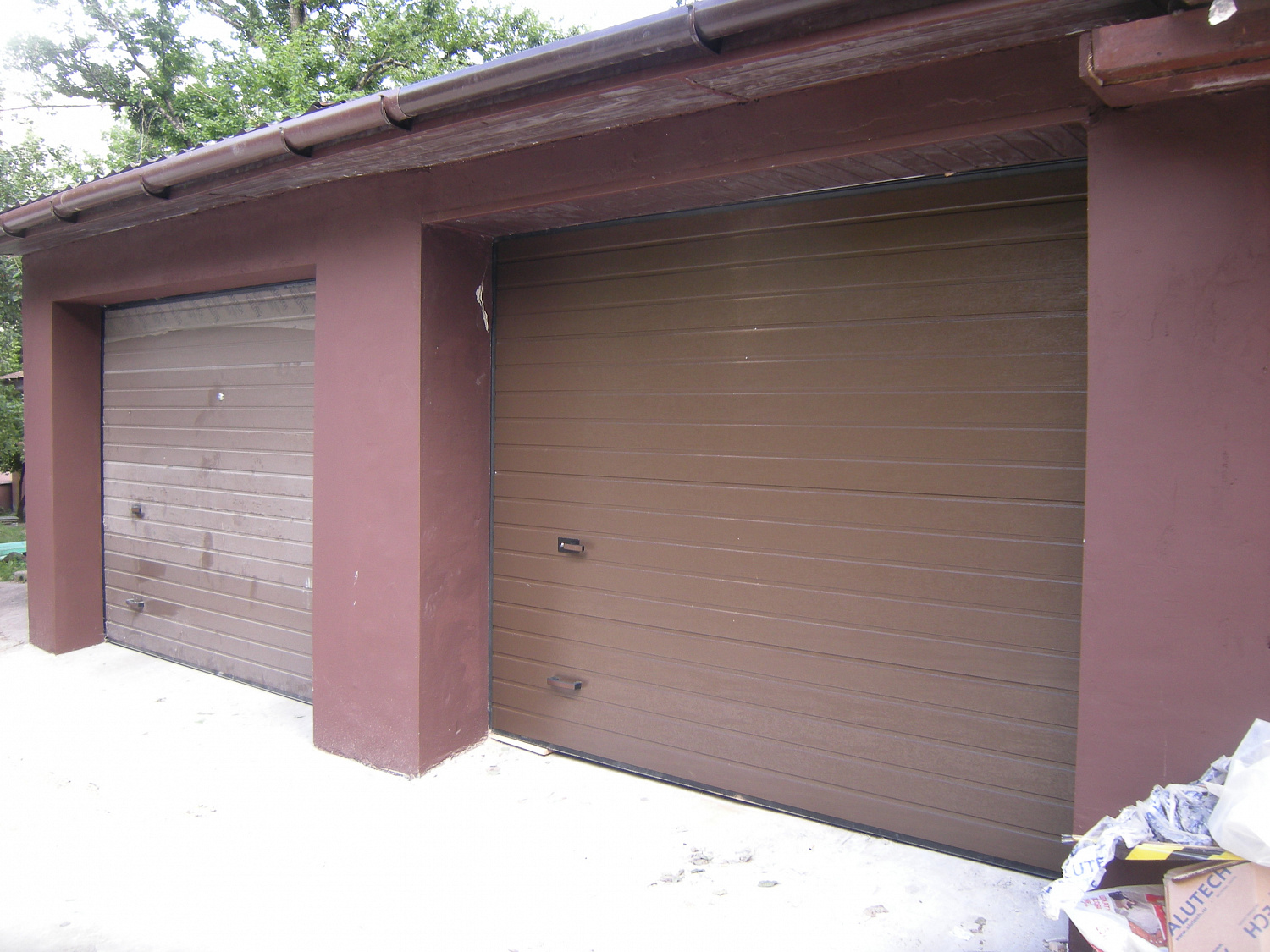 Гаражные секционные ворота Classic, панель S-гофр,цвет коричневый 8014.