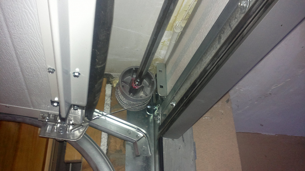 Гаражные автоматические ворота со встроенной калиткой серии Classic.