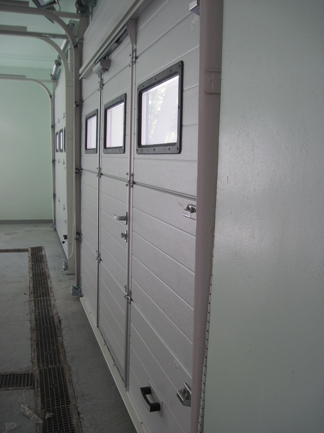 Секционные ворота Classic микроволна c антикоррозиционным покрытием. 