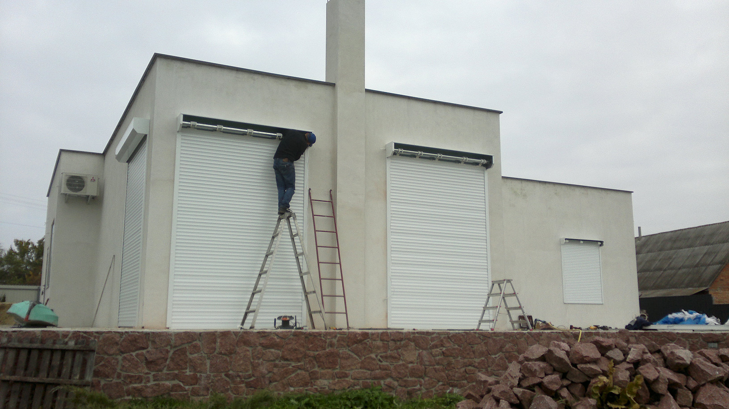 Автоматические роллеты из алюминиевого экструдированного профиля.  