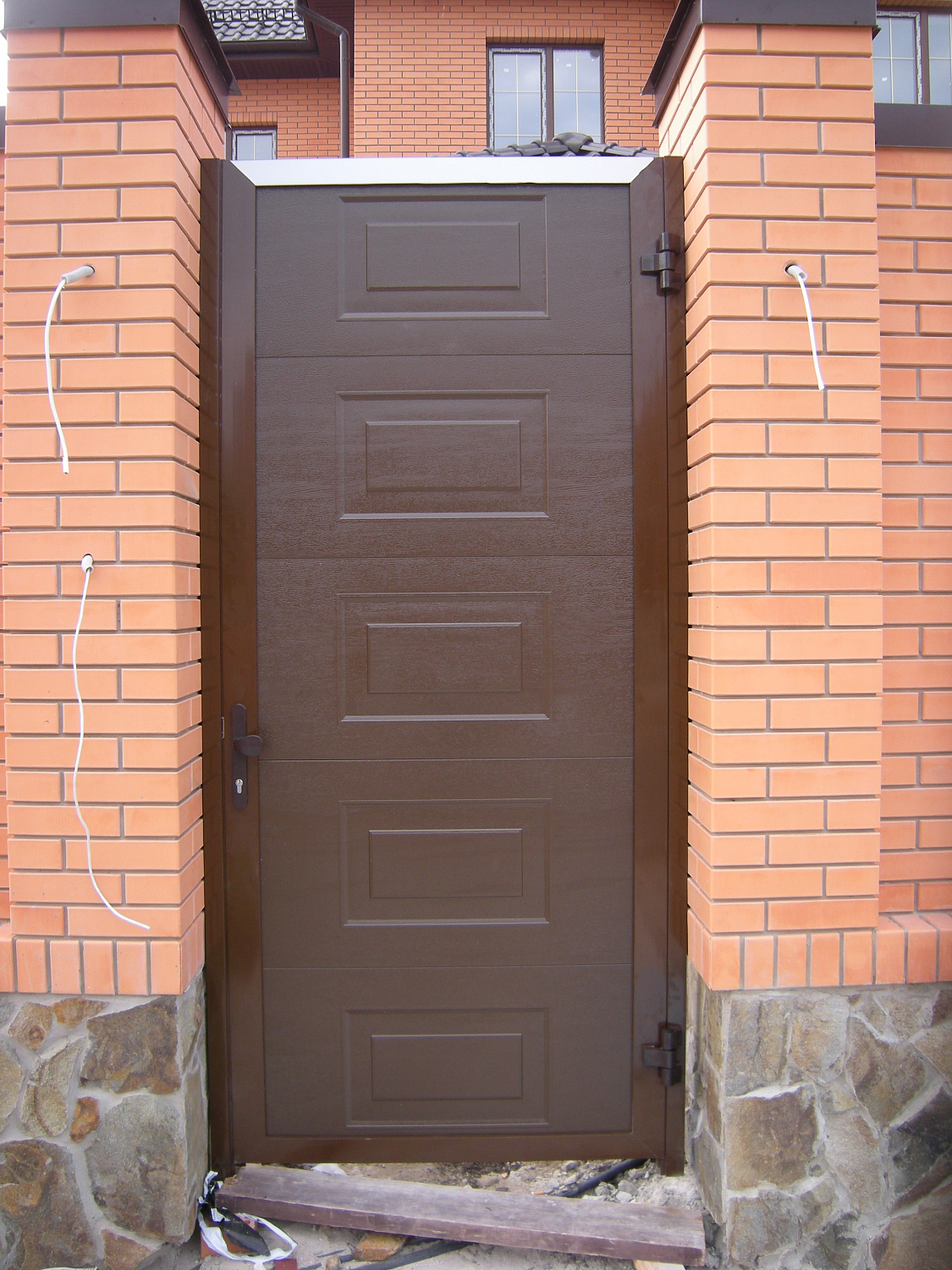 Алюминиевая калитка серии ADS 400. Вышгород.