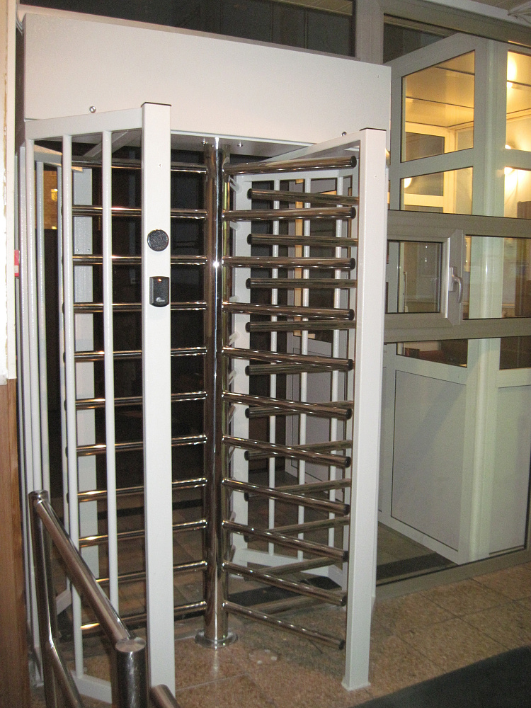 Турникет полноростовой однопроходной.Модель SESAME корпус стальной окрашенный, ротор н/ж полированный.