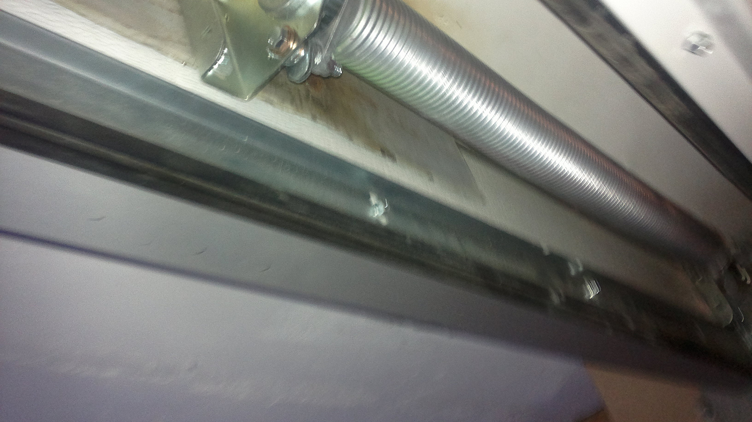 Гаражные автоматические ворота со встроенной калиткой серии Classic.