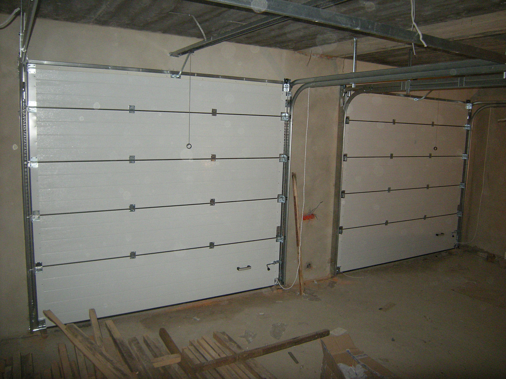 Ворота секционные Алютех. S-гофр RAL 8014