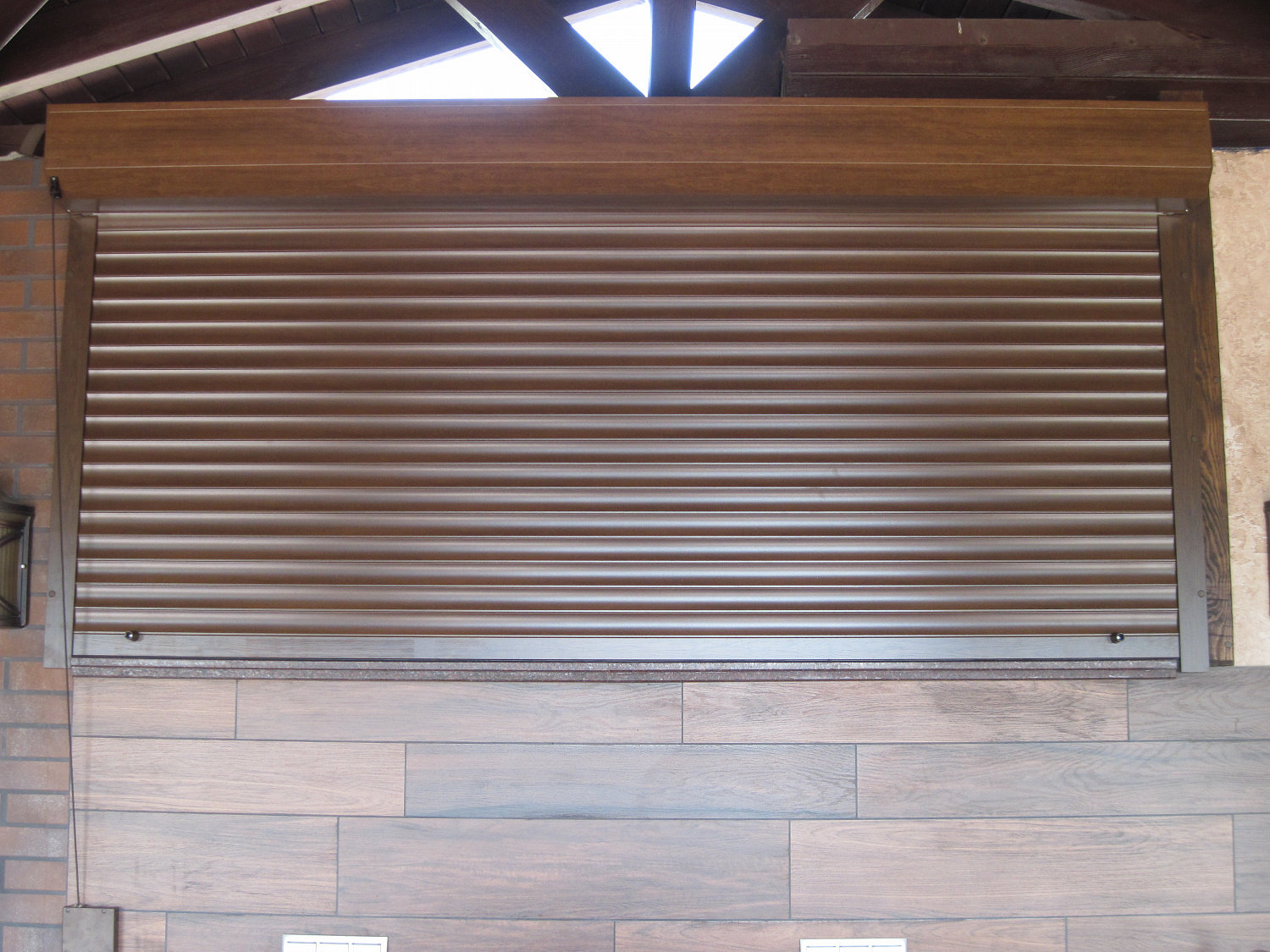 Ролети колір золотий дуб, управління укладальник для шнура редукторний.