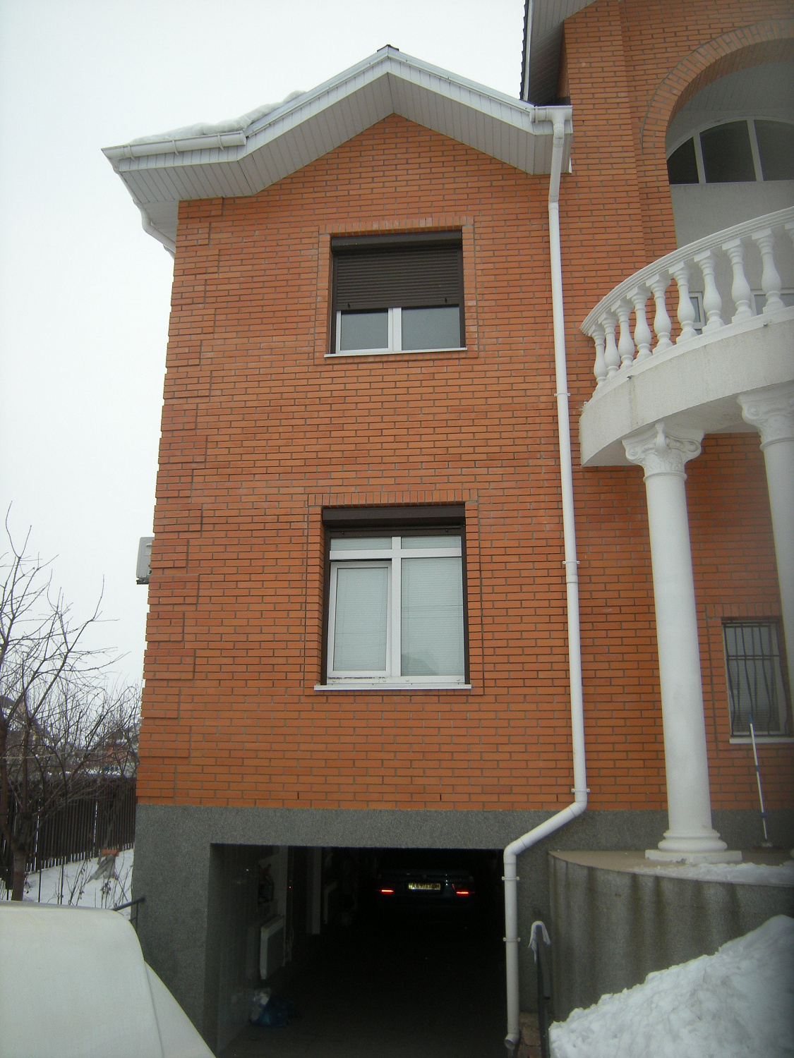 Защитные роллеты на окна. Гатное