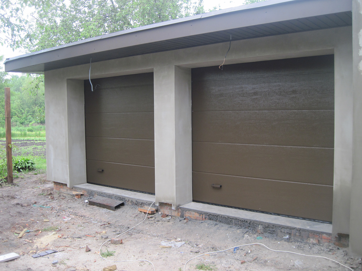 Секционные ворота с автоматическим приводом.