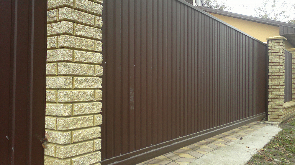 Откатные ворота.Проём 5350х2200 мм. Зашивка профлист. Село Красная Слоботка