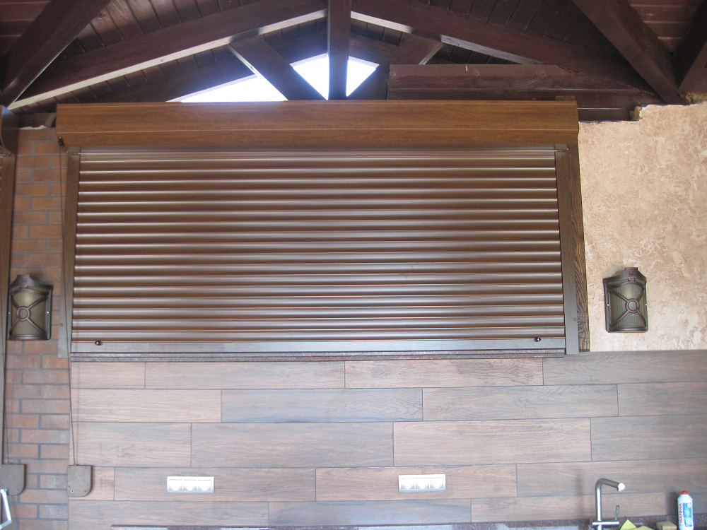 Ролети колір золотий дуб, управління укладальник для шнура редукторний.