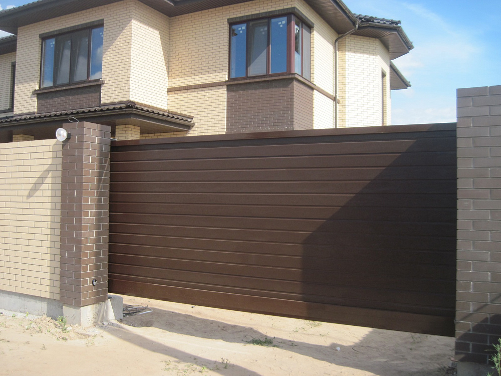 Откатные ворота и калитка серии ADS400 ALUTECH. Город Бровары