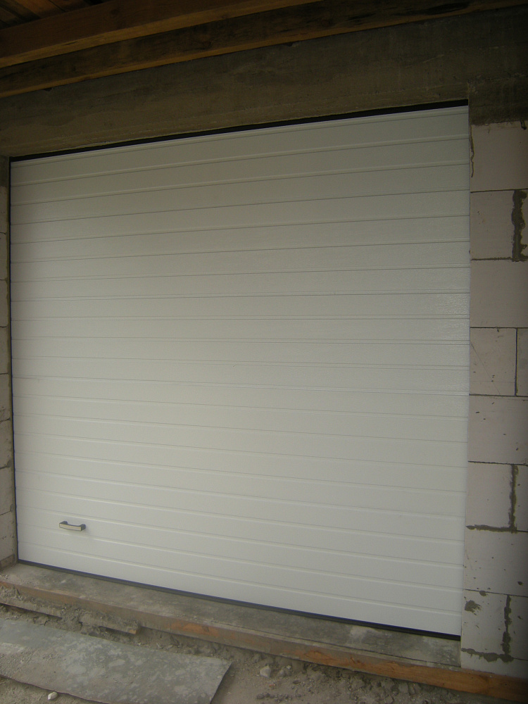 Ворота секционные автоматические с торсионным пружинами.