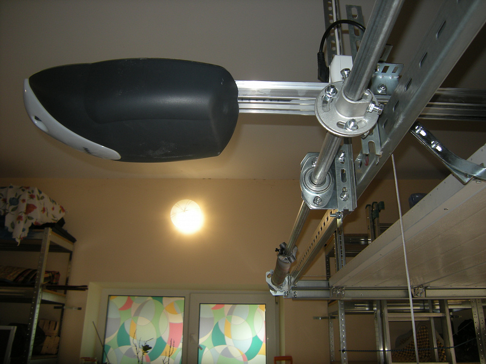 Ворота секционные Алютех со встроенным монтажом и задним расположением вала