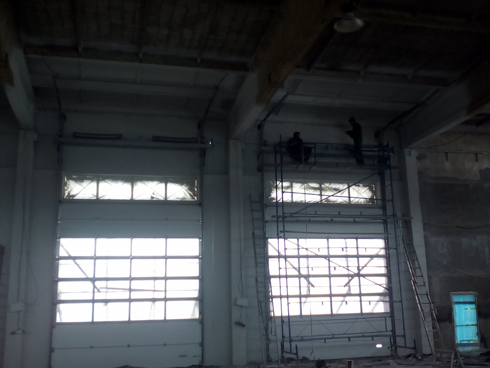 Промышленные секционные ворота Alu Therm