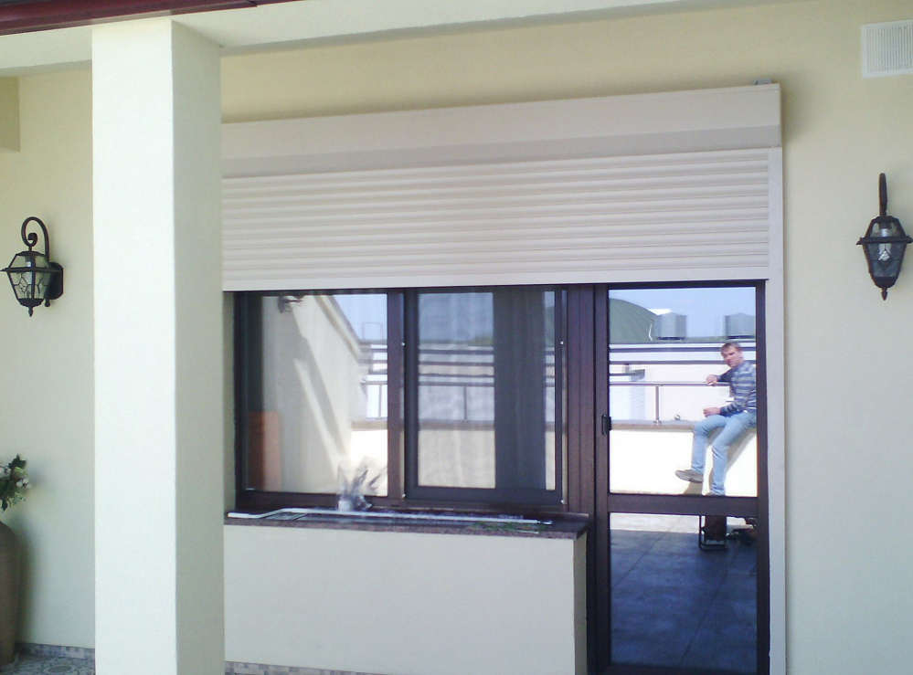 Ролети автоматичні, управління з пульта.