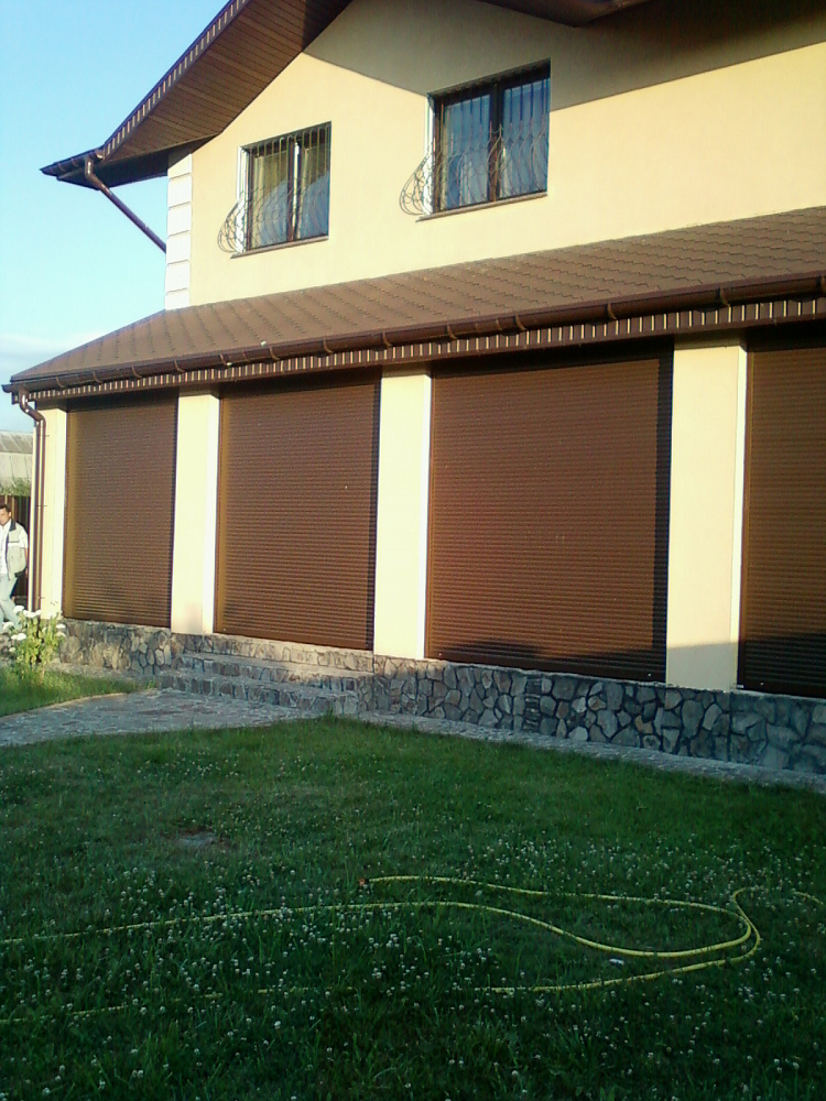 Роллеты с ручным управлением при помощи редуктор корда.