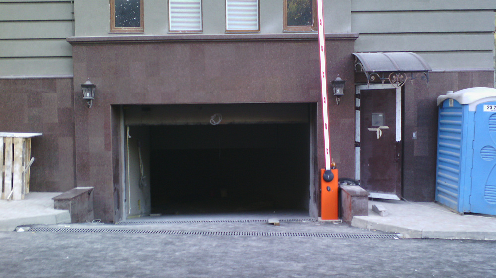 Шлагбаум Wil4 c зламом стріли.