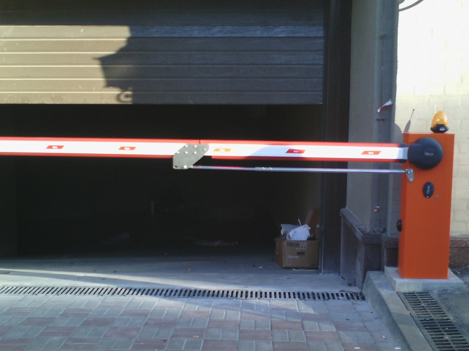 Шлагбаум Wil4 c зламом стріли.