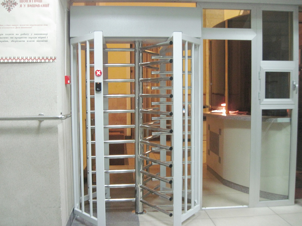 Турникет полноростовой однопроходной.Модель SESAME корпус стальной окрашенный, ротор н/ж полированный.