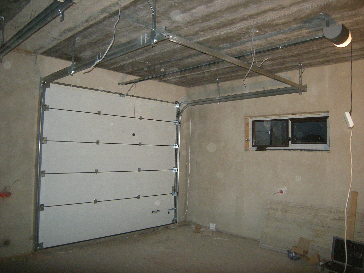 Ворота секционные Алютех. S-гофр RAL 8014