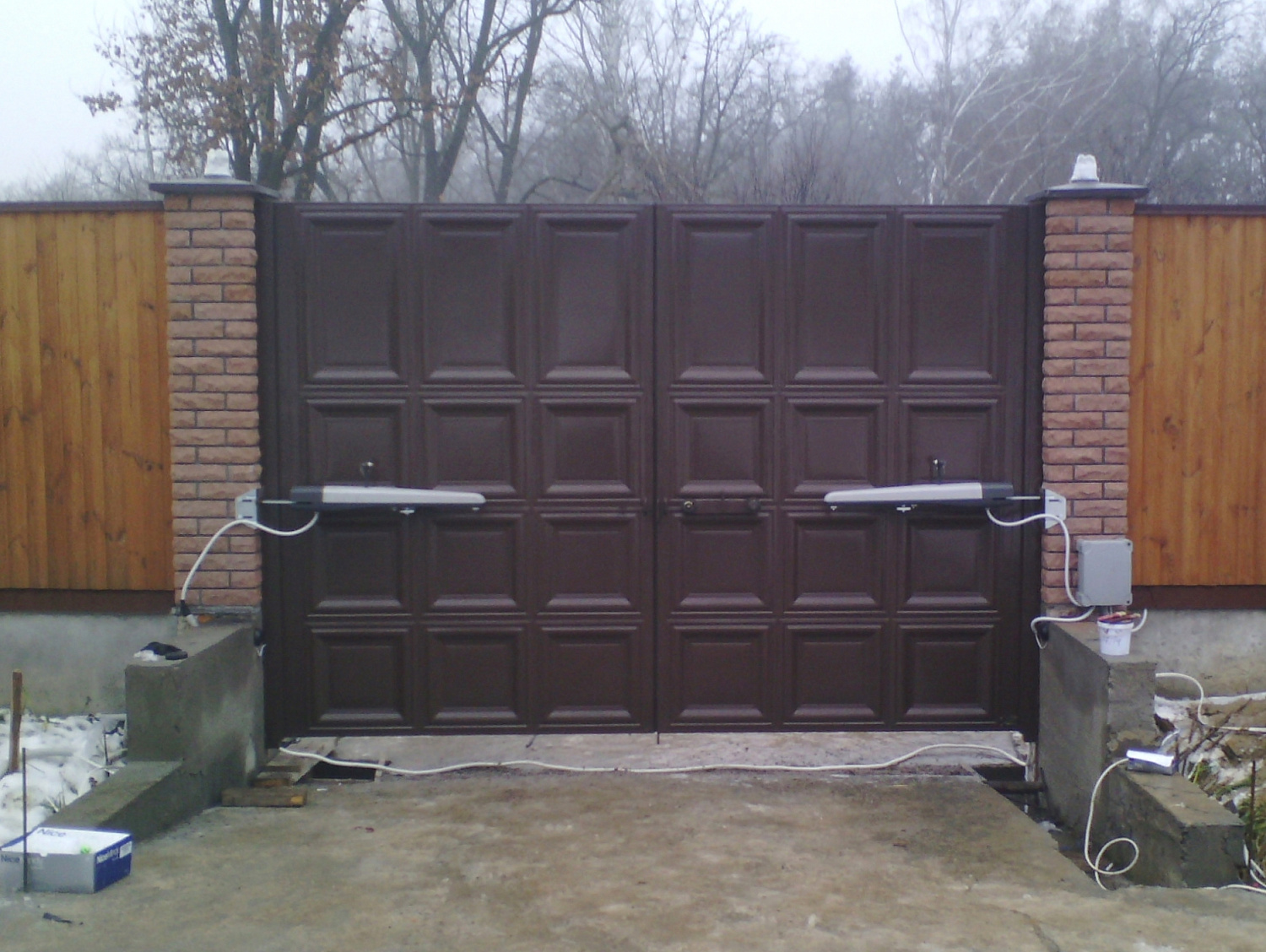 Распашные ворота производства "Каскад". с. Гореничи