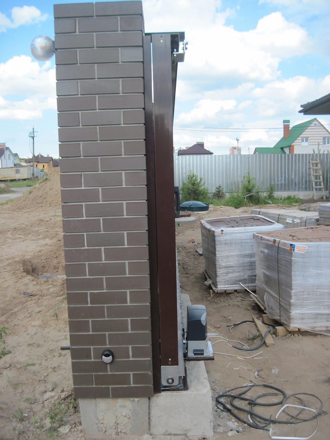 Откатные ворота и калитка серии ADS400 ALUTECH. Город Бровары