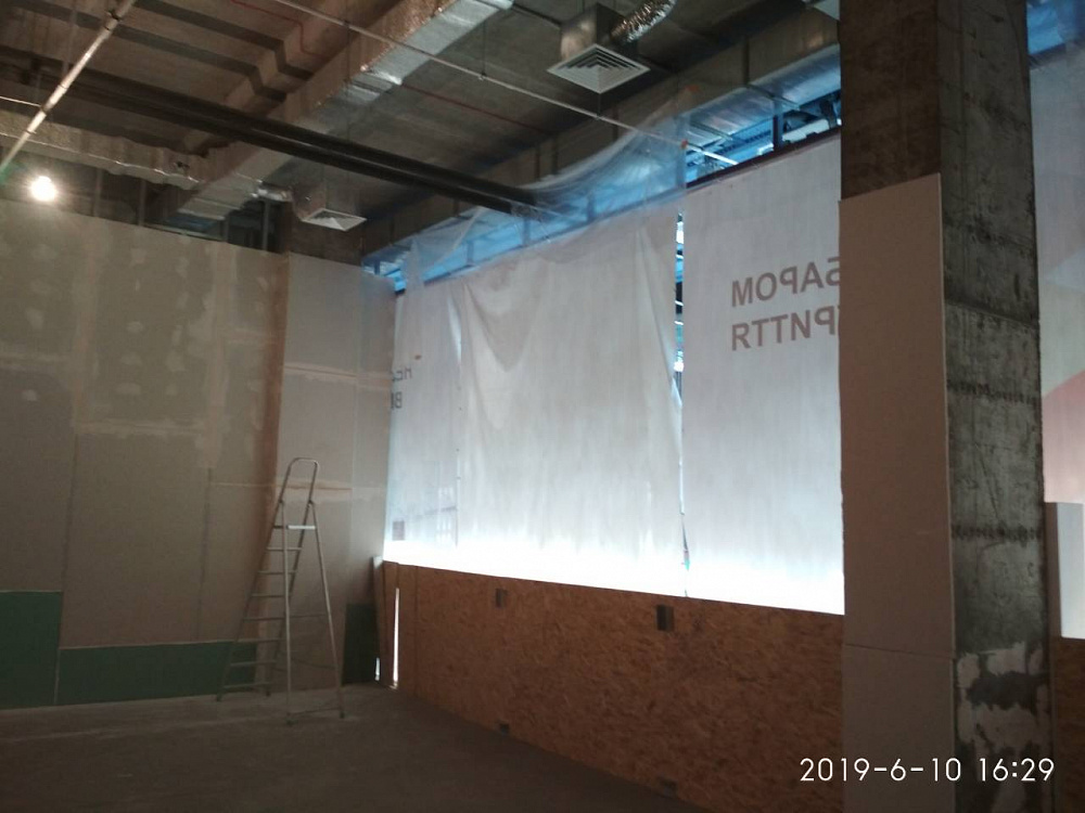 Роллетные решетки автоматические  в торговом центре Oasis Магазин BB Club