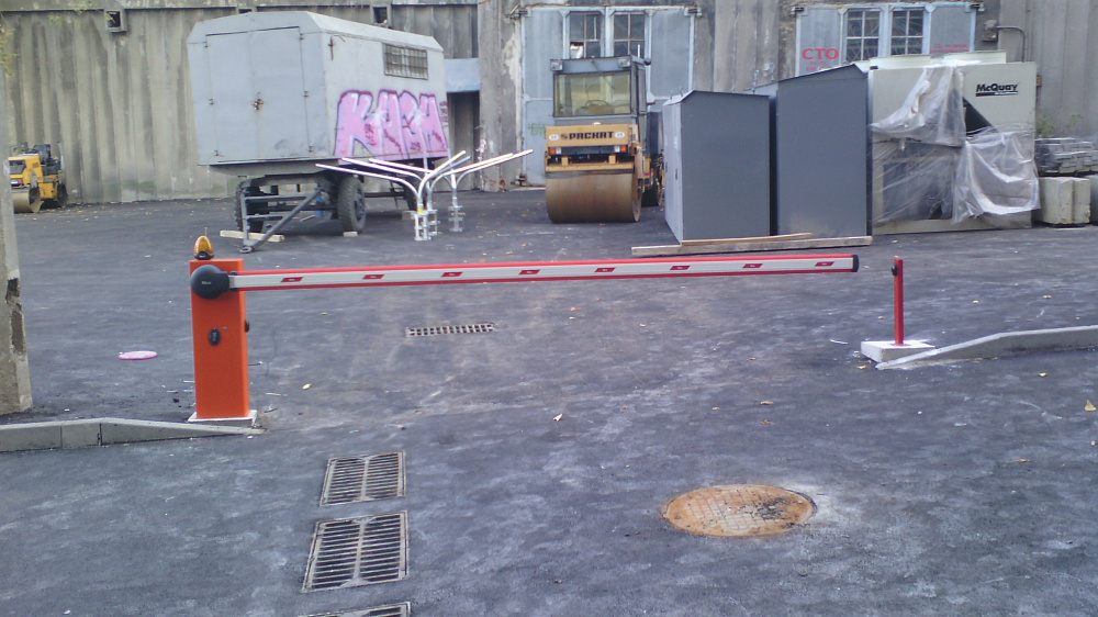 Шлагбаум Wil4 c зламом стріли.