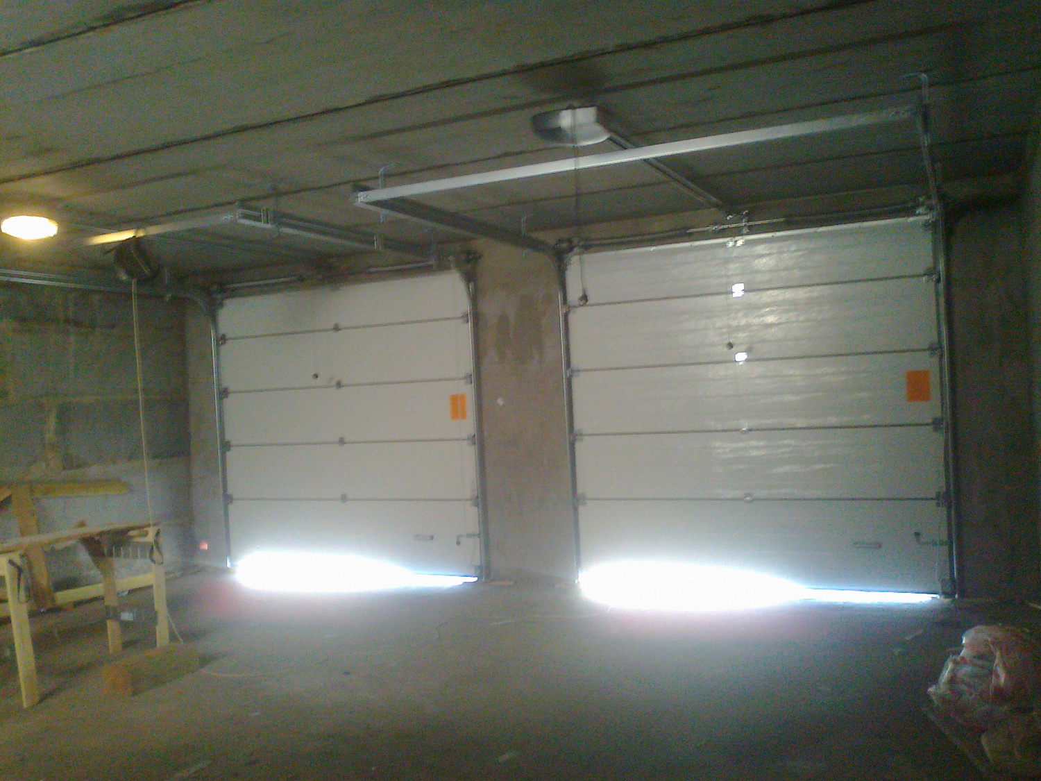 Гаражные автоматические секционные ворота Алютех.