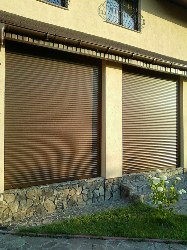 Роллеты с ручным управлением при помощи редуктор корда.