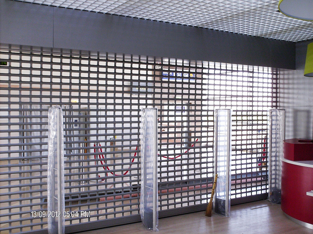 Алюминиевые роллетные решетки, в аэропорту Борисполь терминал F.