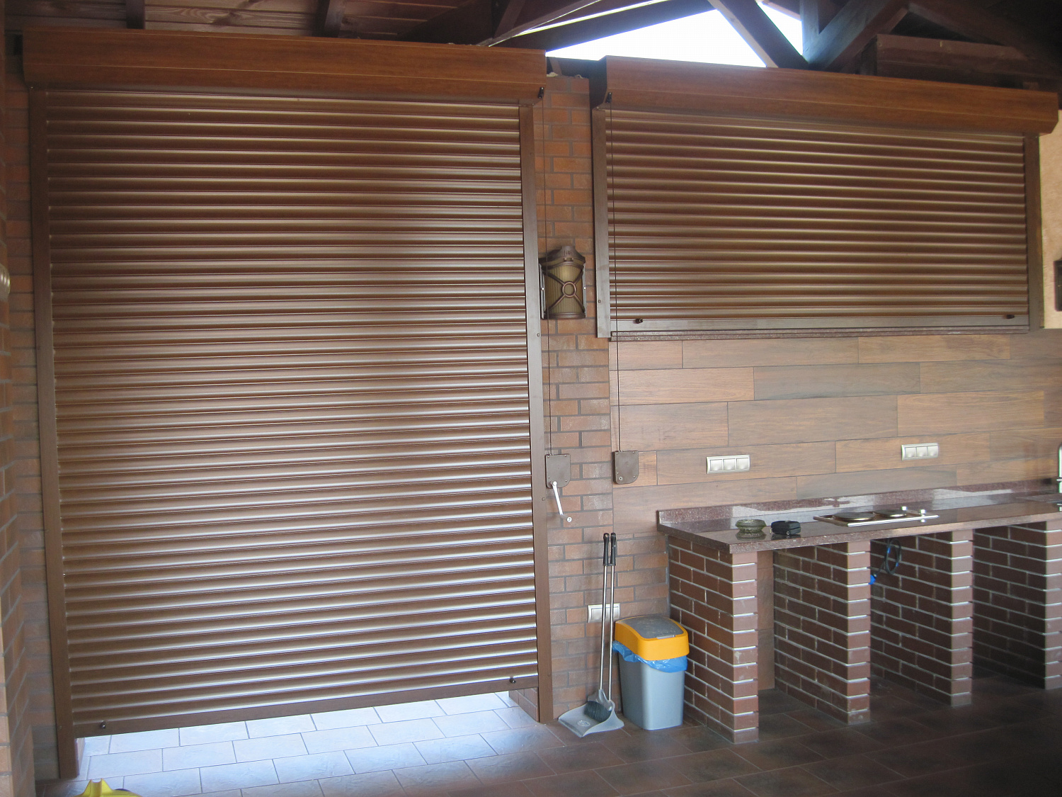 Ролети колір золотий дуб, управління укладальник для шнура редукторний.