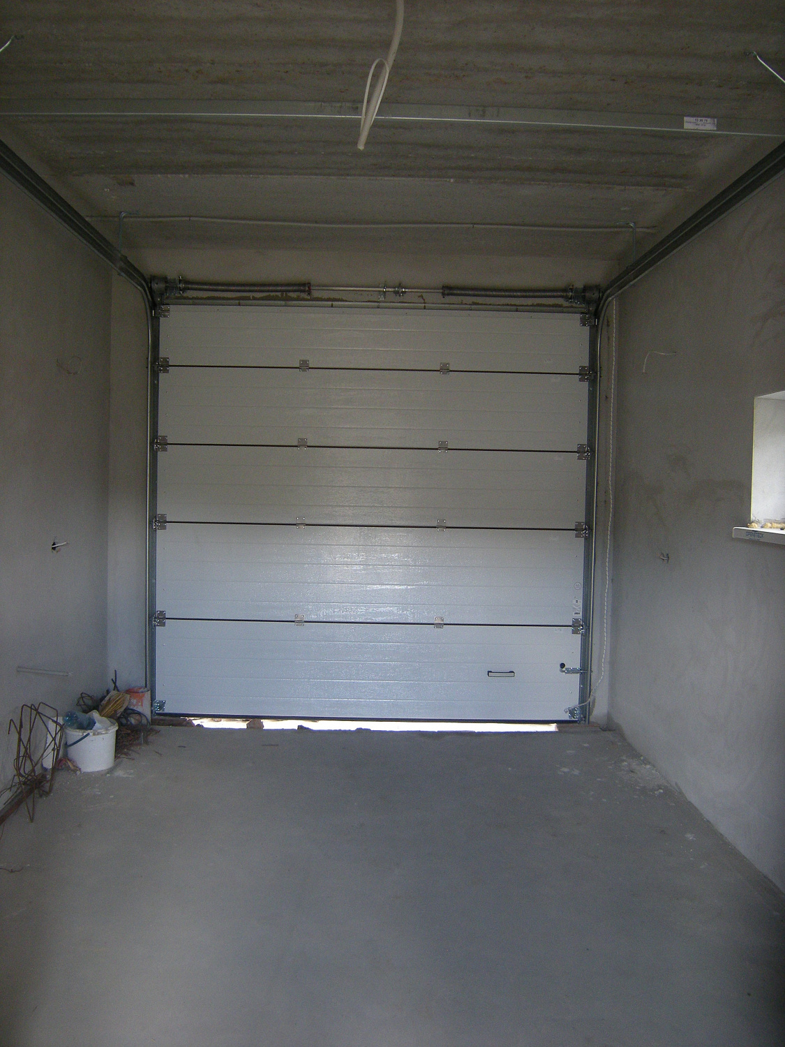 Гаражные секционные ворота s-гофр тёмный дуб.