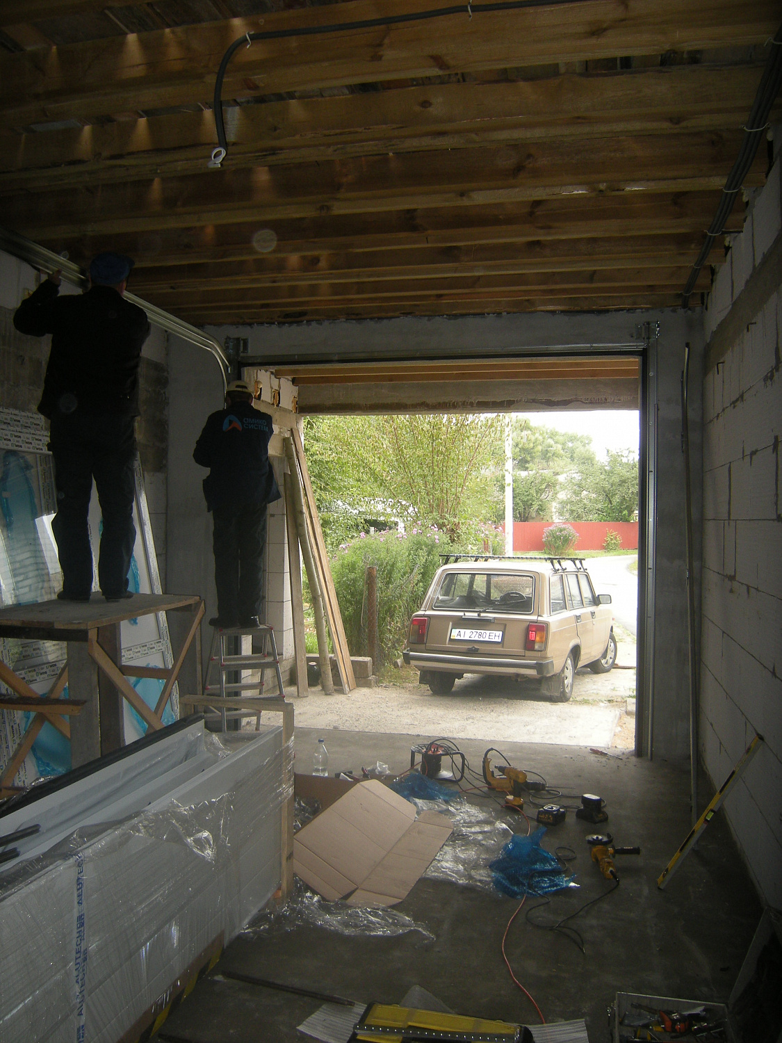 Ворота секционные автоматические с торсионным пружинами.