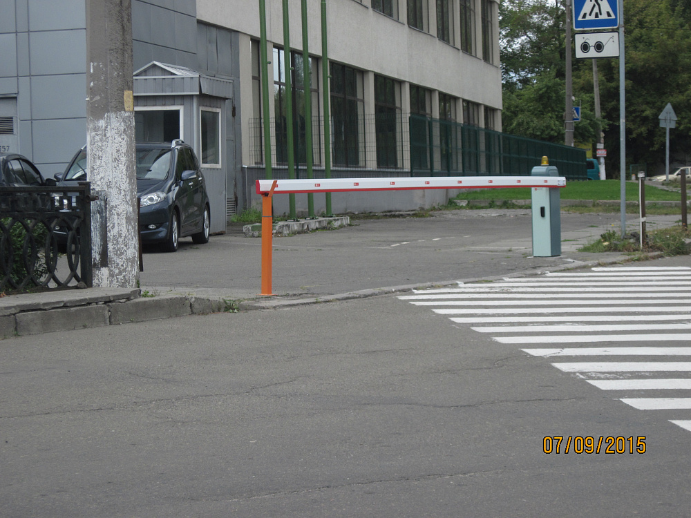 Шлагбаум AN Motors ASB6000. Киев, ул. Смольная 9